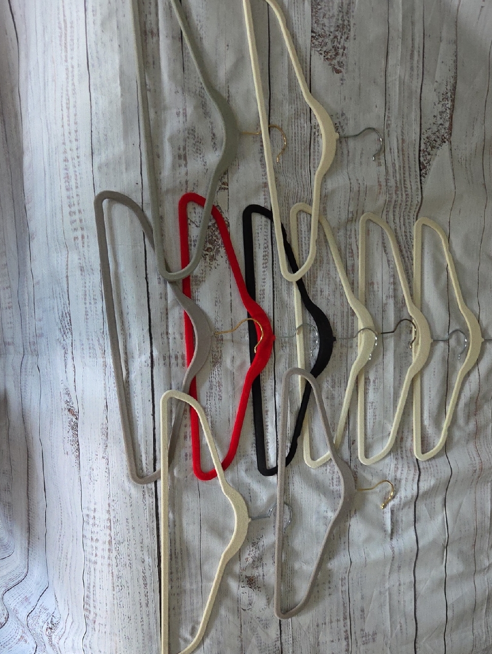 Velvet Slim Non-Slip Hangers - Assorted Colors (Red, Black, Cream, Taupe)
